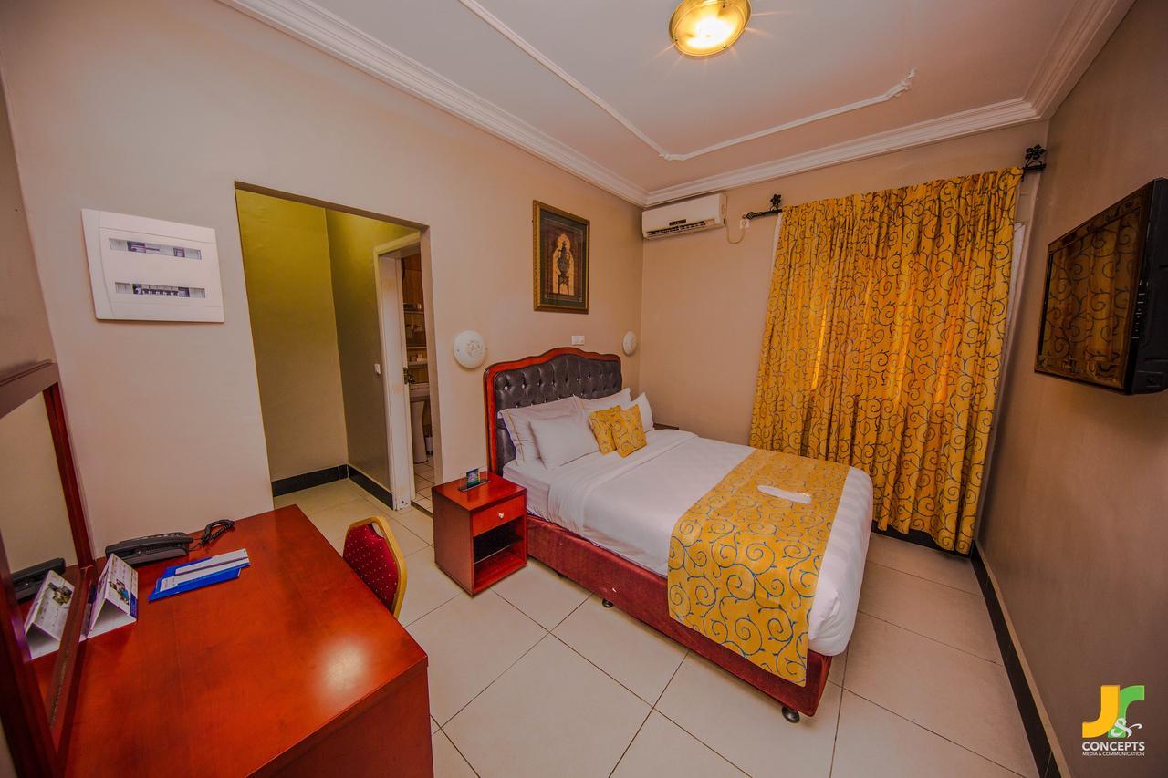Hotel La Falaise Bonanjo Douala Exterior photo