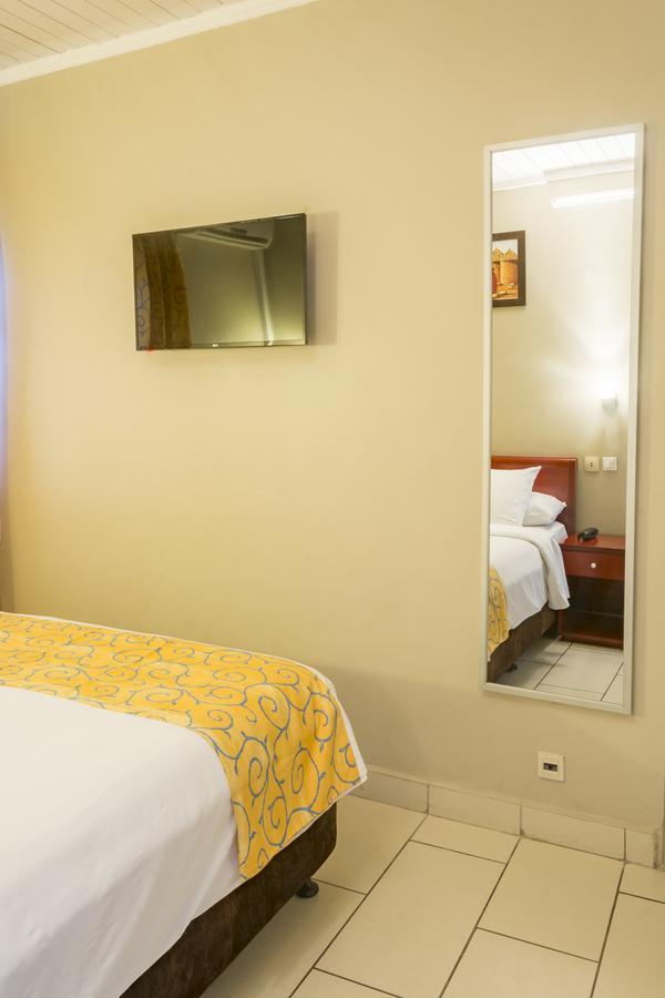 Hotel La Falaise Bonanjo Douala Exterior photo